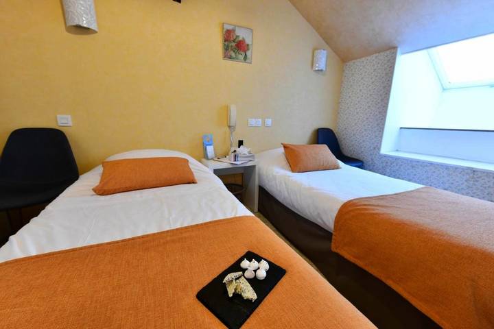 Hôtel pour 2 personnes, avec jardin et piscine dans Geus D Oloron - 3