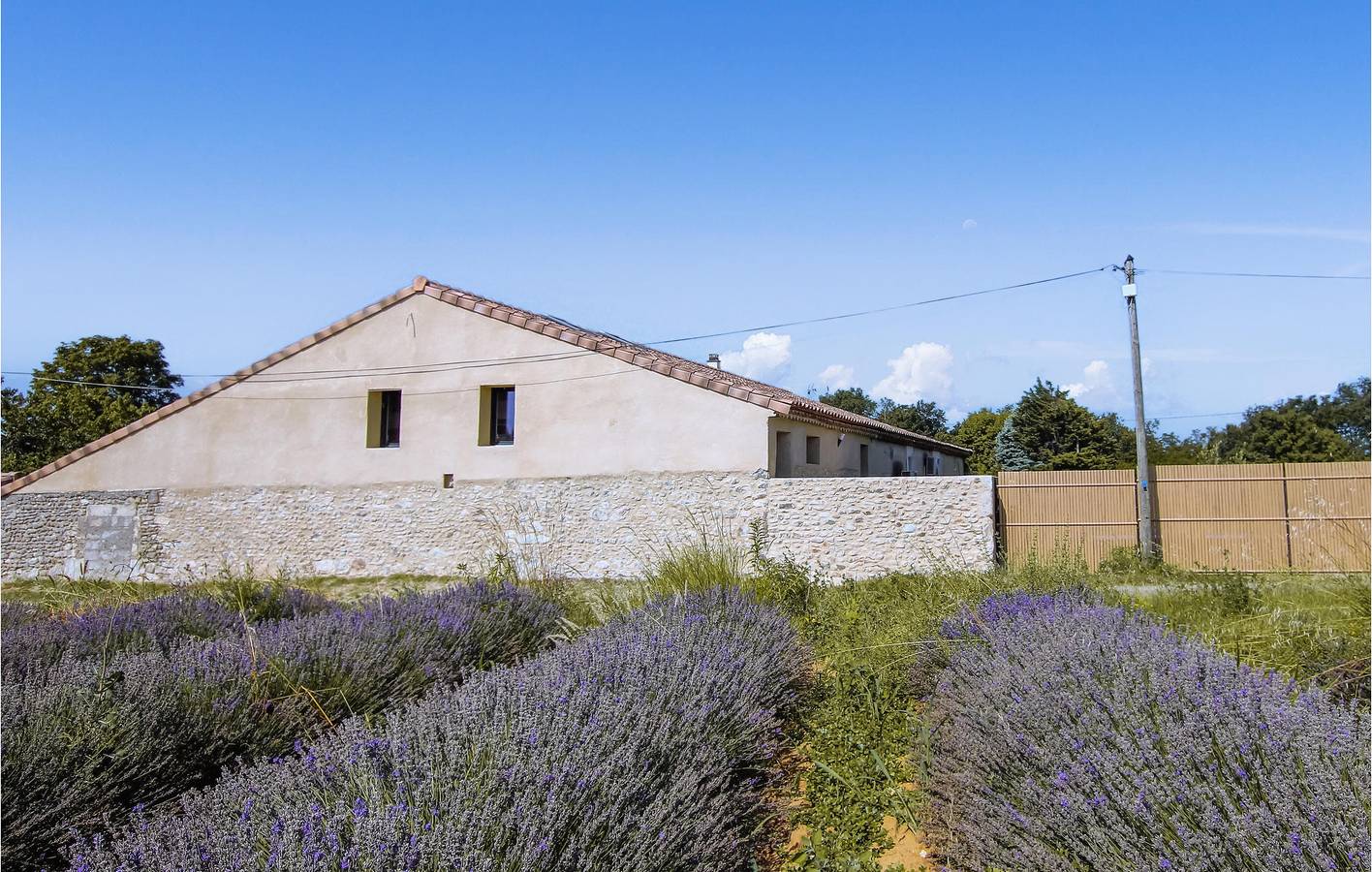 Retraite au bord de la piscine avec parking et WiFi in Montboucher-sur-Jabron, Région de nyons