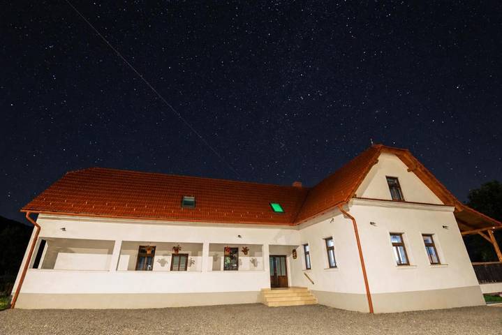 Chambre d’hôte pour 3 personnes, avec vue ainsi que jardin et sauna