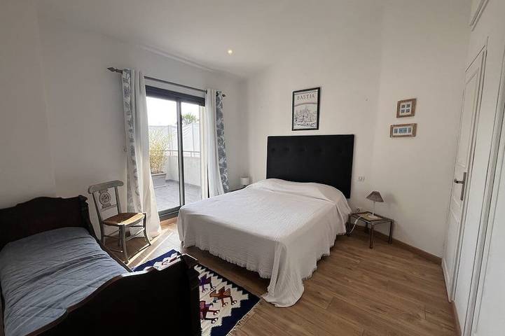 Location de vacances pour 8 personnes, avec balcon dans Plage de Saint Cyprien (Lecci) - 4