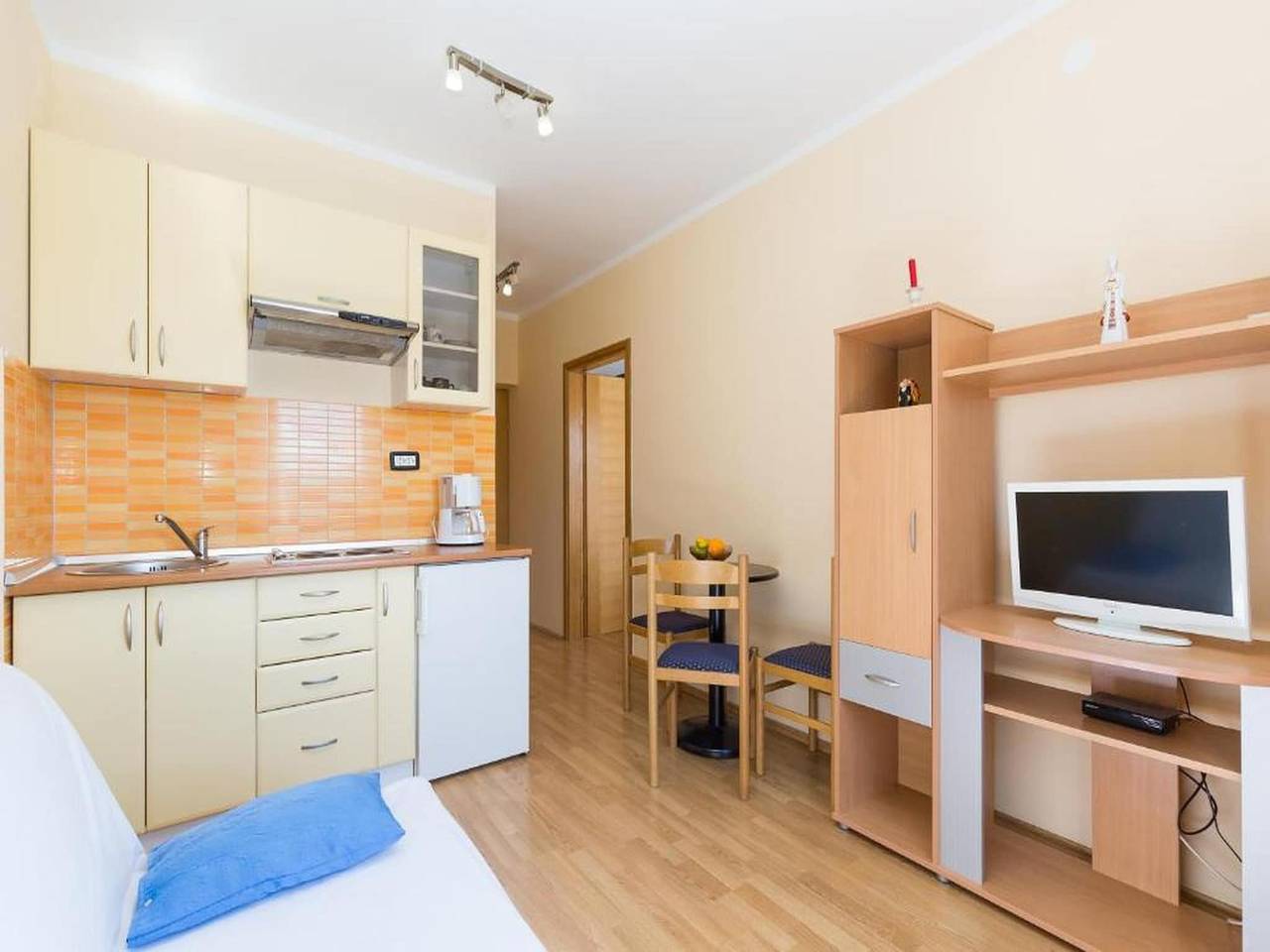 Geheel appartement, Appartement met zwembad en zeezicht in Obrovac in Obrovac, Zadar