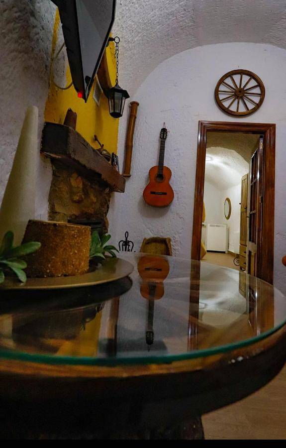 Location de vacances pour 5 personnes, avec vue ainsi que jardin et piscine, adapté aux familles à Guadix - 3