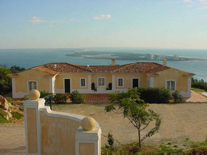 Casas e apartamentos de temporada para 2 pessoas, com piscina e jardim e ainda vista em Setúbal