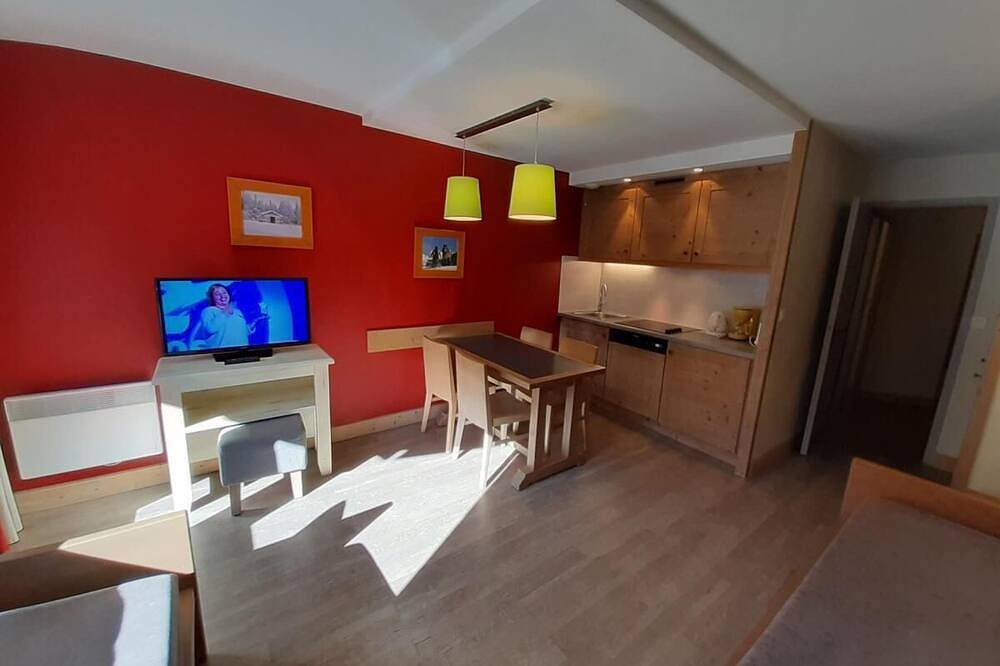 Ganze Wohnung, Bis 100m skipiste, 1te Etage, blick skipisten, balkon, fernseher, schließfach für die skier, 35m² in La Tania, La Perrière