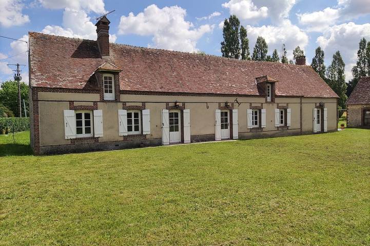 Location de vacances pour 15 personnes, avec jardin, animaux acceptés à Maillebois