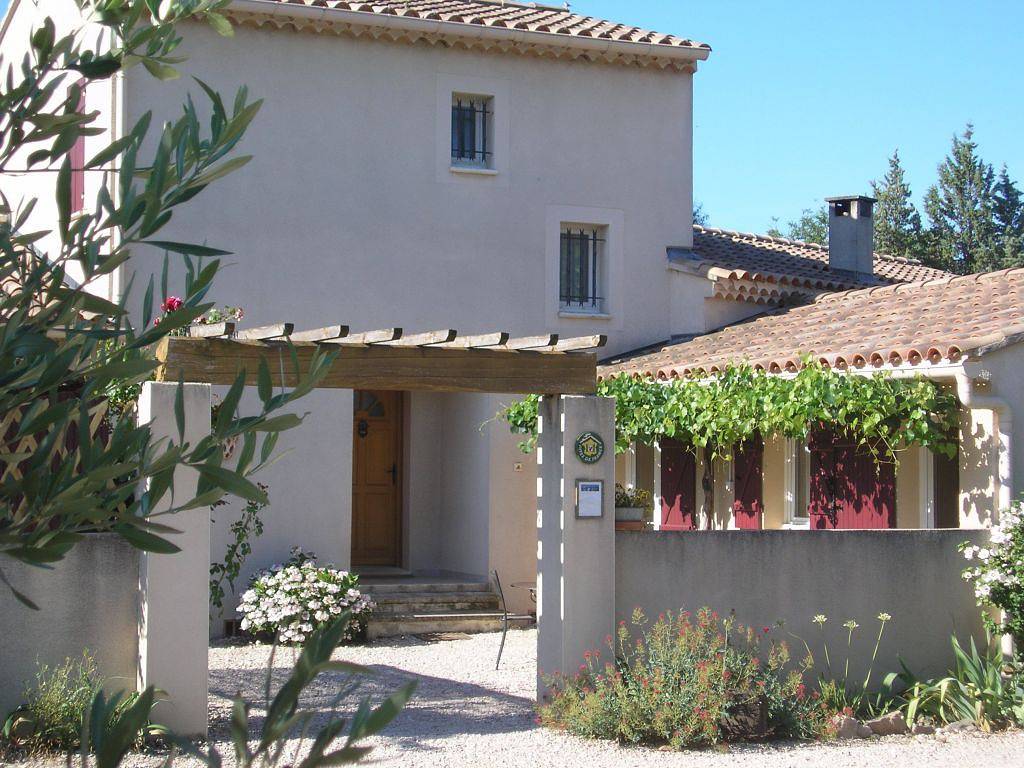 Chambres d'hôtes Les Seignerolles - Chambre Lilas in Pernes-les-Fontaines, Vaucluse