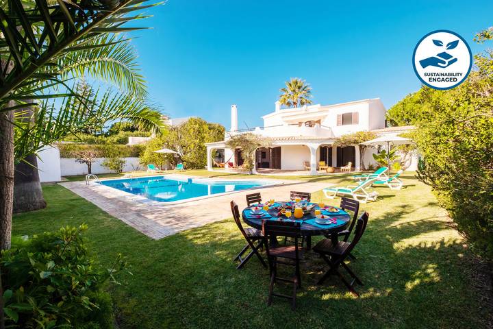 Villa für 14 Personen, mit Terrasse und Garten in Galé