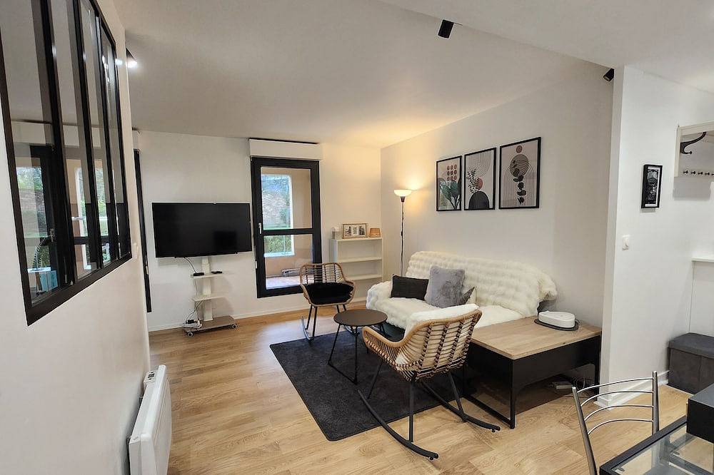 Apartamento entero, T2, parking, terrace, near Paris and La Defense in Rueil-Malmaison, Altos del Sena
