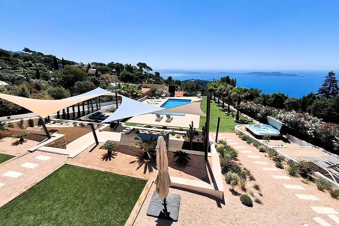 Villa für 10 Personen mit Meerblick und beheiztem Schwimmbad in Carqueiranne in Carqueiranne, Toulon Region