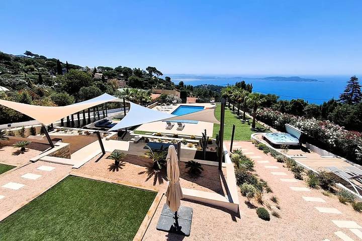 Villa for 10 people with sea view and heated swimming pool in Carqueiranne in Carqueiranne, Mediterranean Coast (France)