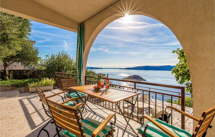 Ganze Ferienwohnung, Charmantes 1-Zimmer-Apartment mit WLAN, Klimaanlage und Terrasse in Strandnähe in Sveti Juraj, Naturpark Velebit
