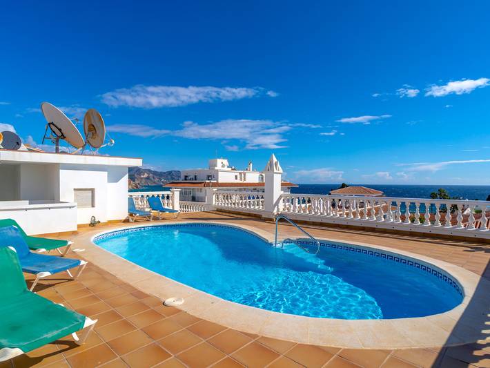 Location de vacances pour 4 personnes, avec balcon et piscine à Nerja