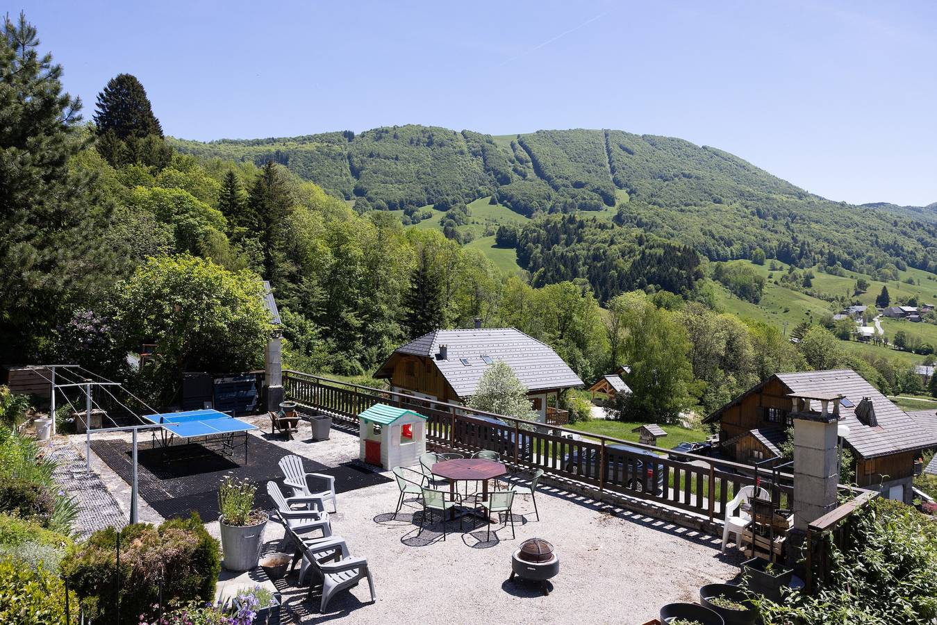 Appartement entier, Appartement « Le Skieur » avec vue montagne, balcon et Wi-Fi in Aillon-le-Jeune, Région de Chambéry