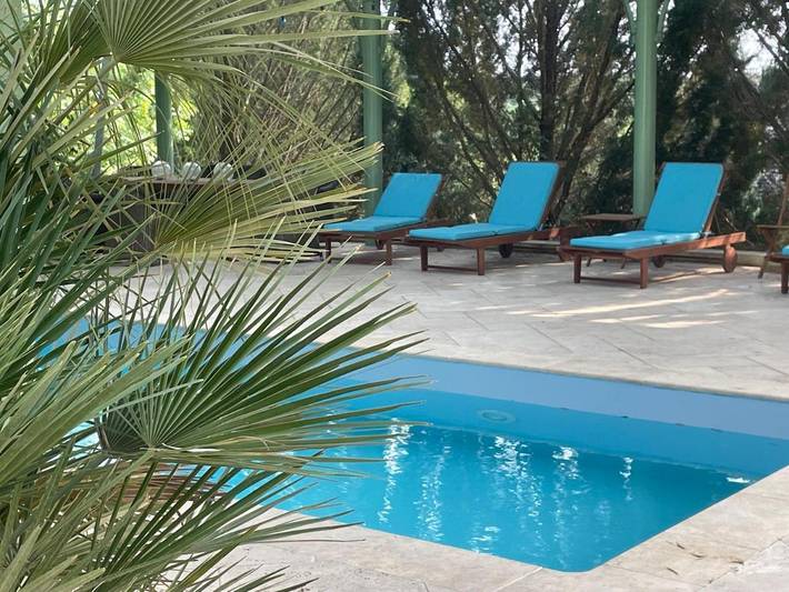 Maison d’hôte pour 6 personnes, avec sauna et vue ainsi que piscine et jardin, animaux acceptés