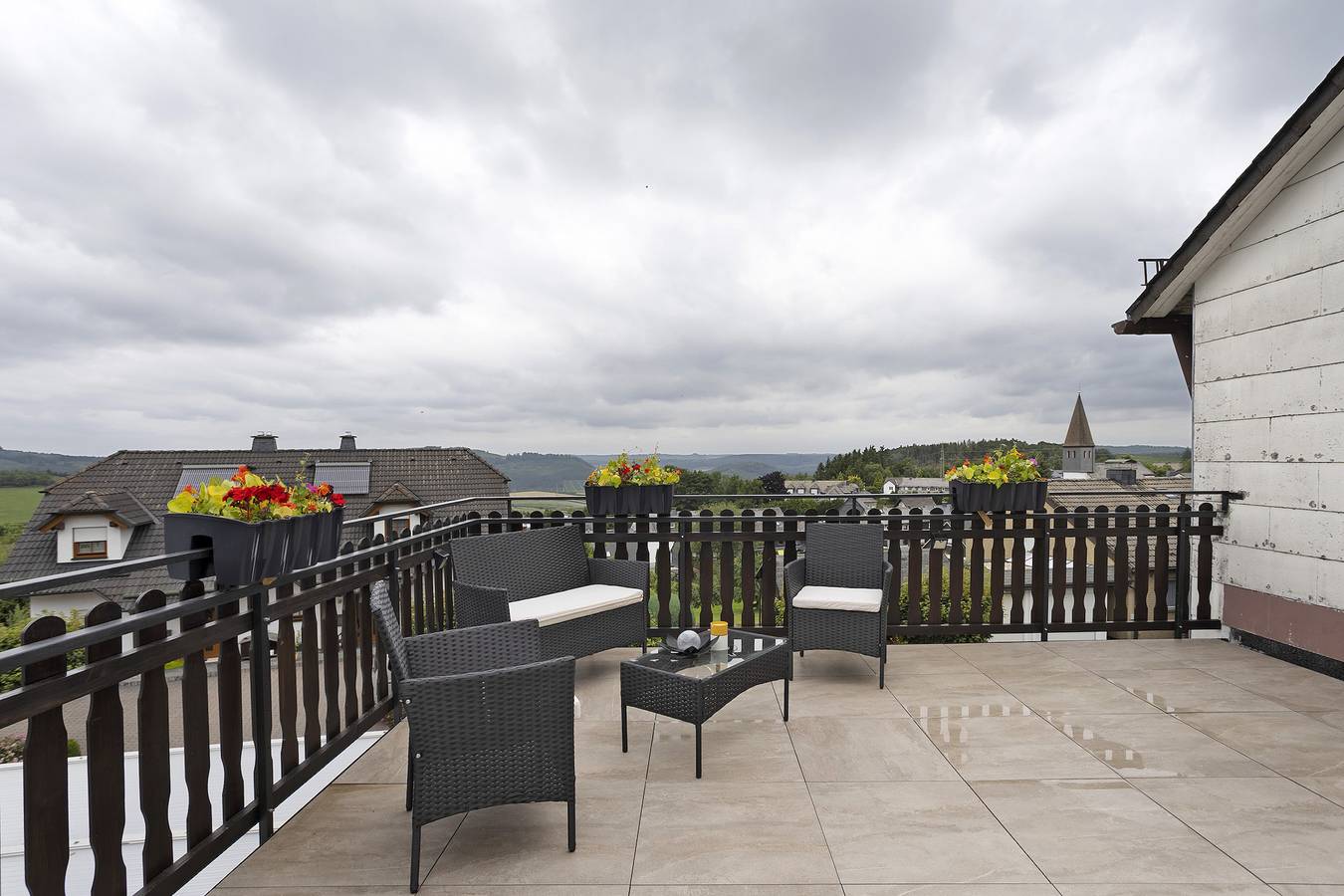 Ganze Wohnung, Ferienwohnung 'Haus Elena' mit Bergblick, privater Terrasse und Wi-Fi in Bestwig, Hochsauerlandkreis