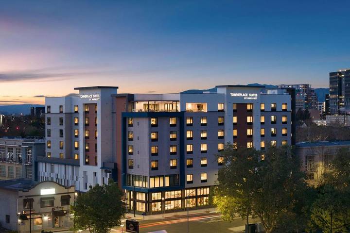 Hotel para 3 personas, con terraza y vistas - 1
