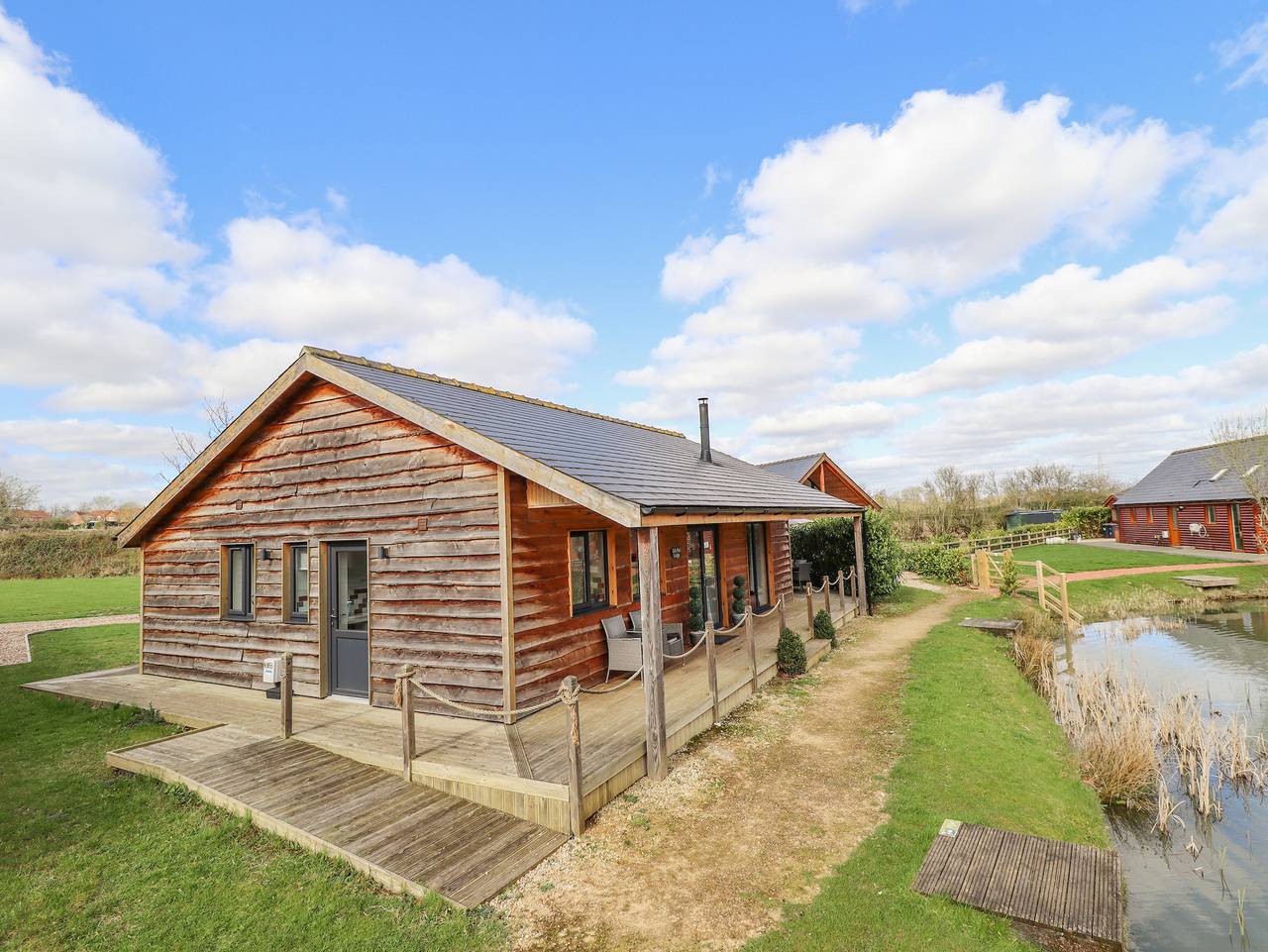 Lily-pad Lodge in Thorpe on the Hill, Lincolnshire