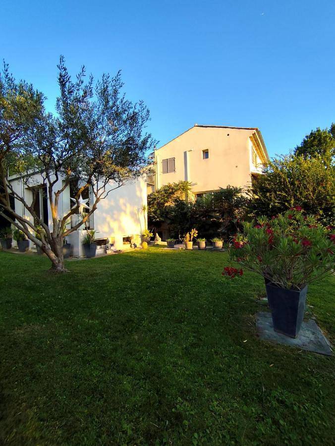 Location de vacances pour 16 personnes, avec sauna et vue ainsi que jardin et piscine, animaux acceptés à Peynier - 2