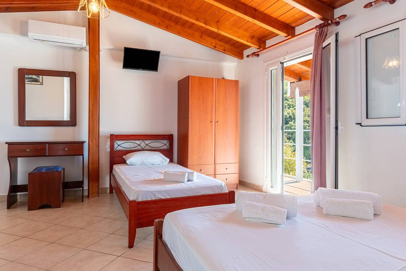 Studio-appartement 'Alex Bar Apartment 8' met zeezicht, Wi-Fi en airconditioning in Sarakiniko Strand, Preveza periferie-district