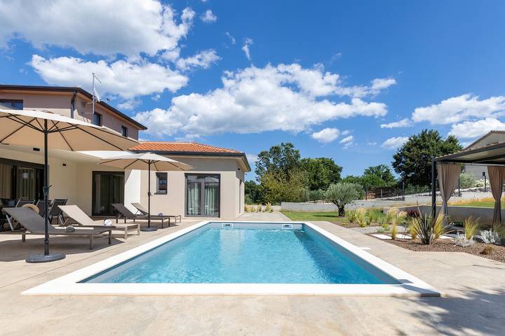 Villa für 6 Personen, mit Garten und Pool sowie Terrasse - 1