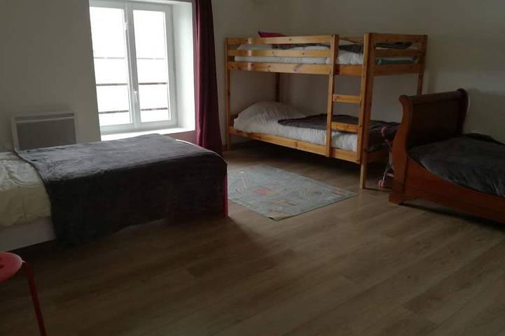 Location de vacances pour 16 personnes, avec jardin à Chirassimont - 3