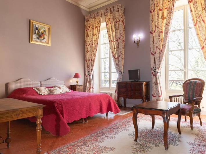 Location de vacances pour 2 personnes, avec piscine ainsi que jardin et vue à Saint-Hippolyte-le-Graveyron