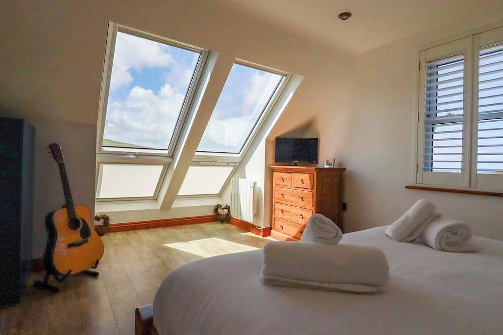 Lowenna, country holiday cottage in Newquay in Watergate Bay, Newquay