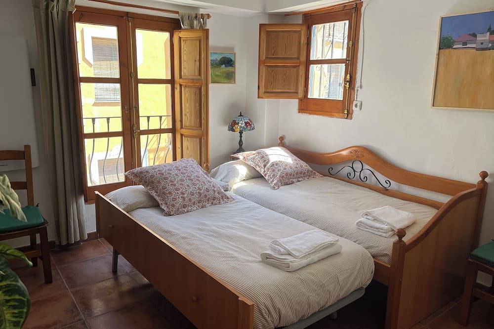 Entire apartment, La Torrecilla: the house on the wall in Beiro, Granada