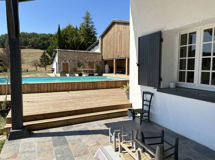 Gîte pour 8 personnes, avec jardin ainsi que piscine et terrasse