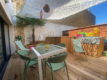 Gîte pour 8 personnes, avec terrasse et piscine à Tonnay-Charente