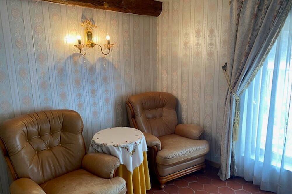Chambre d'hôtes Le Relais Des Hirondelles - Hortensia jardin dans la propriété in Chaumont-en-Vexin, Oise