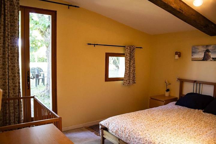 Location de vacances pour 6 personnes, avec Balcon et Terrasse ainsi que Jardin et Piscine à Labastide-d'Anjou