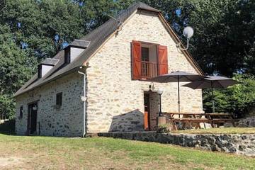 Gîte pour 10 personnes, avec jacuzzi et jardin, animaux acceptés à Préchac