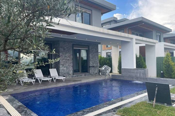 Villa für 8 Personen, mit Balkon und Garten - 1