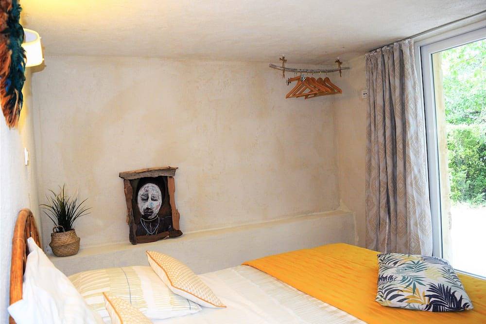 Entire apartment, Spacieux Logement Indépendant Dans Propriété Verdoyante in Barjols, Brignoles region