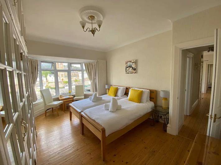 Ferienhaus für 8 Personen, mit Meerblick und Balkon sowie Terrasse und Garten