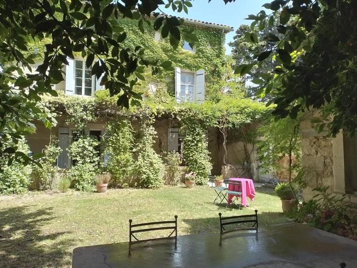 Chambre d’hôte pour 6 personnes, avec Terrasse ainsi que Jardin et Piscine