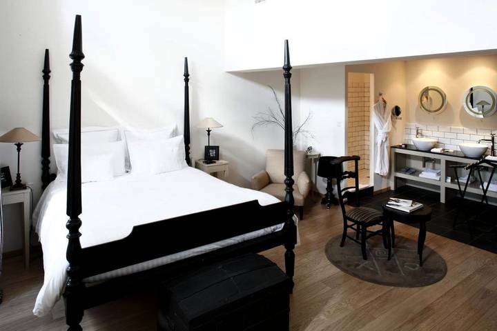 Hôtel pour 2 personnes, avec terrasse ainsi que piscine et jardin, animaux acceptés