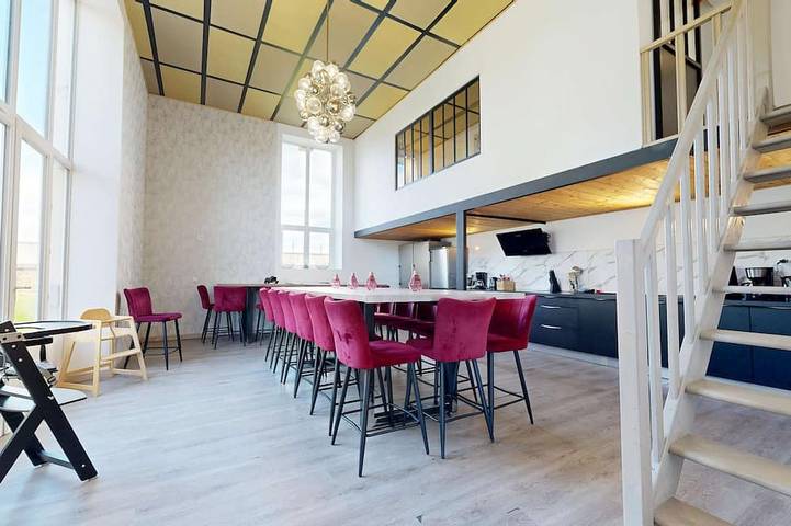 Location de vacances pour 20 personnes, avec jardin et piscine, animaux acceptés à Saint-Planchers