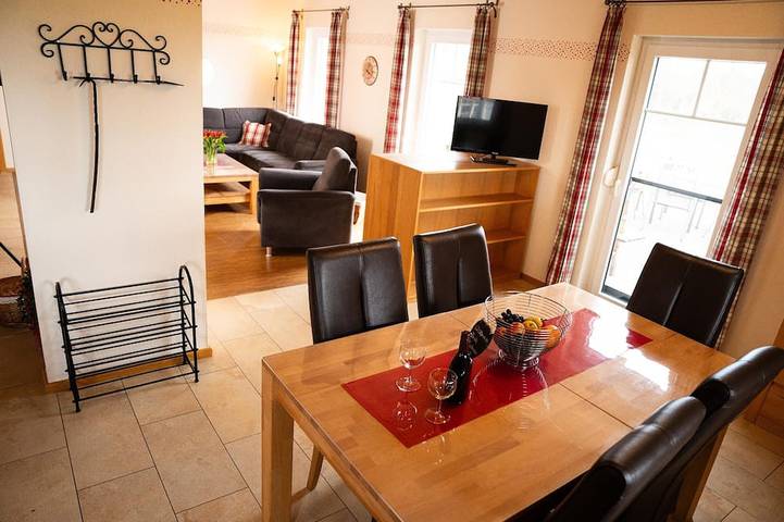 Ferienwohnung für 4 Personen, mit Balkon und Garten in Feuchtwangen