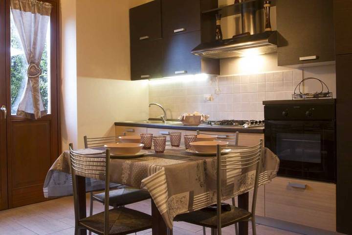 Gîte pour 5 personnes, avec piscine ainsi que vue sur le lac et terrasse à Padenghe sul Garda - 2