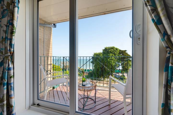 Entire apartment, Crawshay Court, Langland in Swansea region