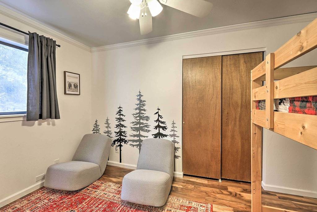 Hot Tub & Patio: Pet-Friendly Cabin in Munds Park! in Munds Park, Oak Creek Canyon