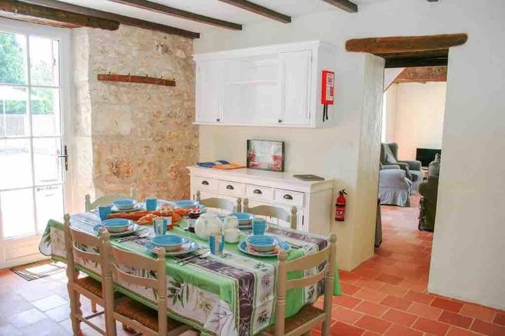 Location de vacances pour 5 personnes, avec vue et jardin ainsi que piscine et vue sur le lac, adapté aux familles à Saint-Aubin-de-Cadelech - 4