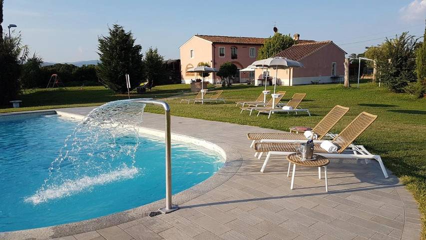 Casa vacanza per 5 persone, con Terrazza e Giardino nonché Piscina e Panorama a Altopascio