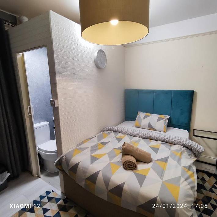 Bed and breakfast for 3 people, with Garden and View in Leicester