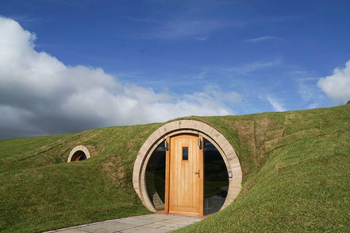 Glamping for 6 people, with Hot tub and Garden as well as View in Powys