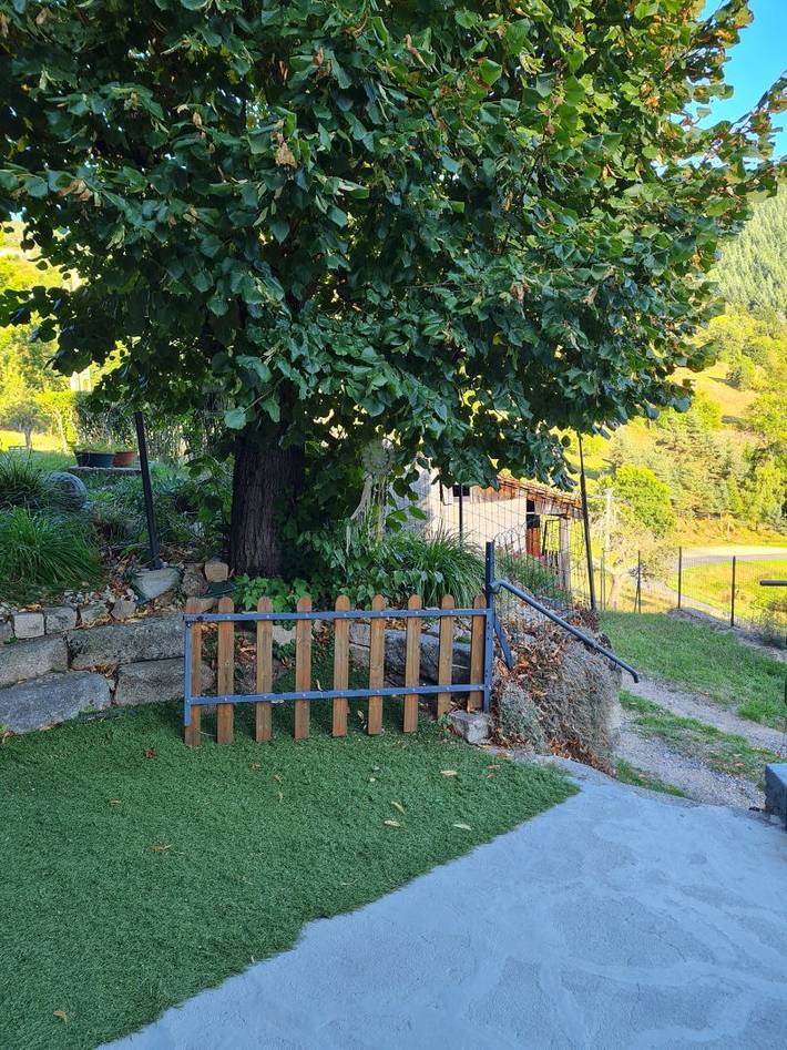 Gîte pour 9 personnes, avec terrasse et jardin à Bourg-Argental - 2