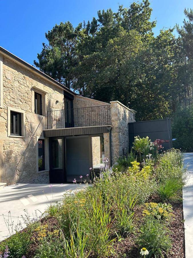 Casa rural para 2 personas, con piscina además de jardín y vistas en Rias Baixas