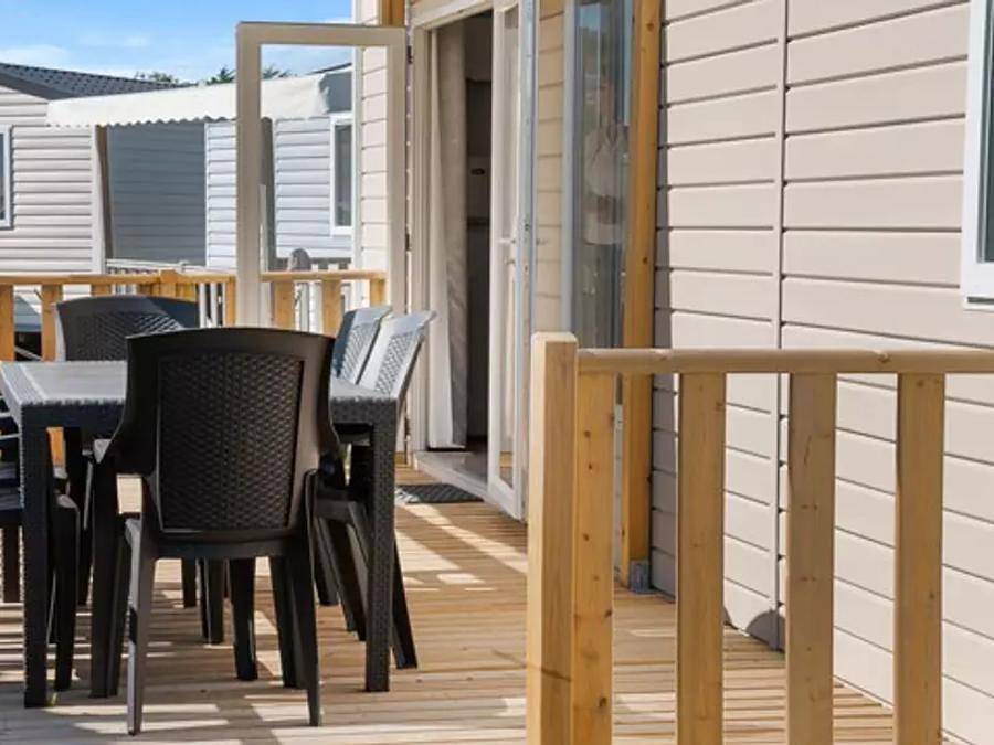 Camping Domaine du Cros d’Auzon - Mobilhome 4 personnes - Comfort | 2 Ch. | 4 Pers. | Terrasse surélevée | Clim. in Saint-Maurice-d'Ardèche, Ardèche